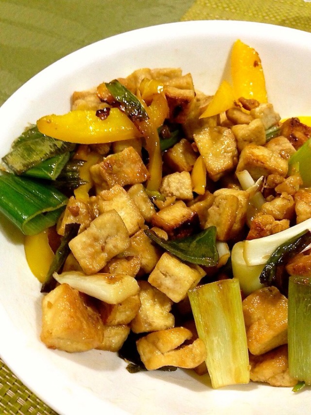 Stir-fry Tofu with Leeks and Bell Peppers