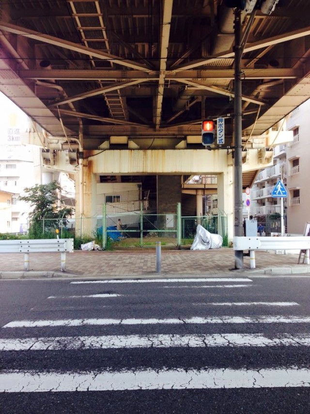 Clean and orderly street crossings.