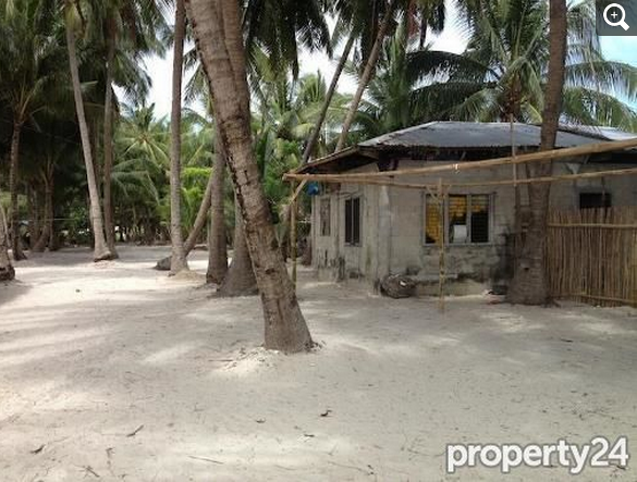 Set up a cabana for grandma here, a cabana for auntie and her family there...