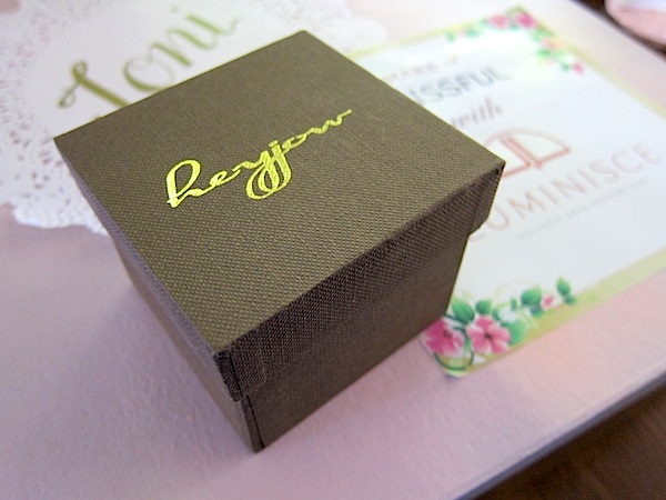 Very pretty branding! So feminine and charming.