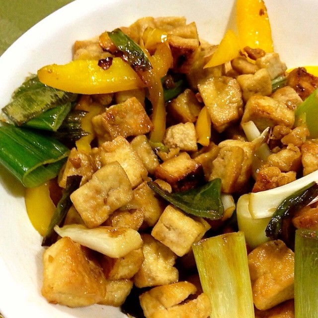 Stir-fry Tofu with Leeks and Bell Peppers